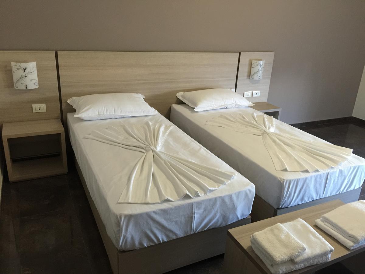 Herges Hotel Durrës 外观 照片
